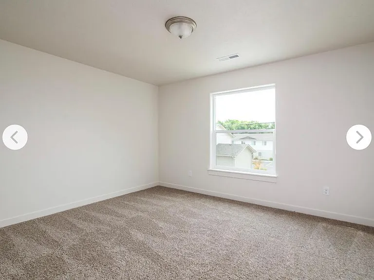 65 6th St N #1 — Photo 9