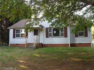 5079 Shattalon Dr, Winston Salem, NC 27106