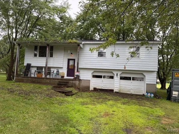 6 Meadowbrook Dr, New Hartford, NY 13413