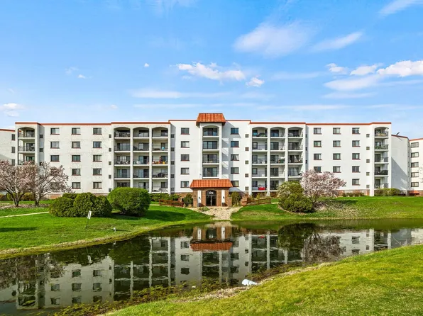 375 Plum Creek Dr APT 407, Wheeling, IL 60090