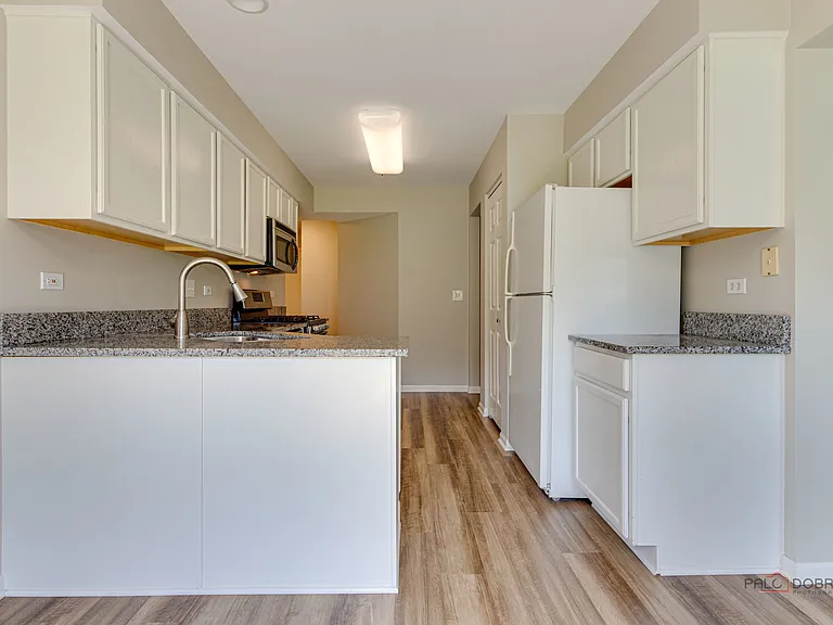 2487 Dickens Dr — Photo 9