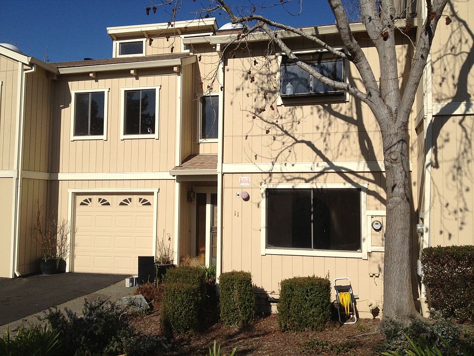 1st image of 11 Acorn Cir