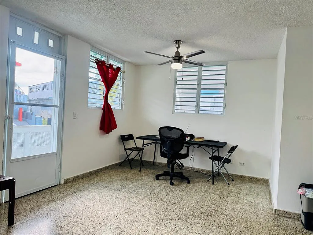 4 bed, 2.0 bath, 1200 sqft, $1,400 — Photo 2