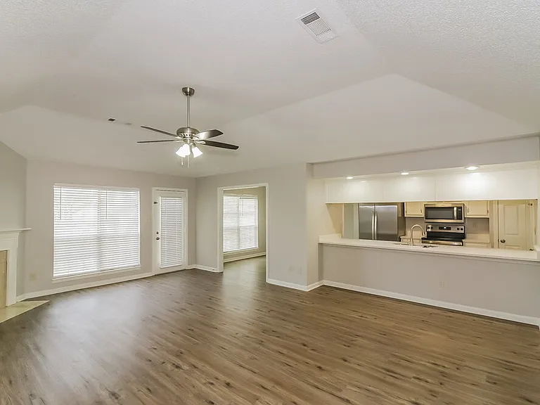 6640 Elmore Ridge Ln — Photo 3