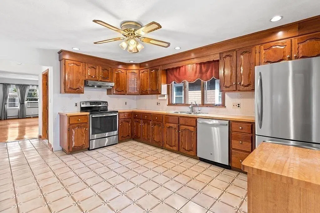 6 bed, $8,100 — Photo 2