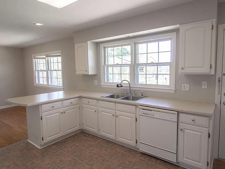 2207 Bushnell Dr — Photo 11