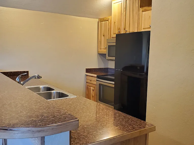 405 Vermeer Dr #E — Photo 3