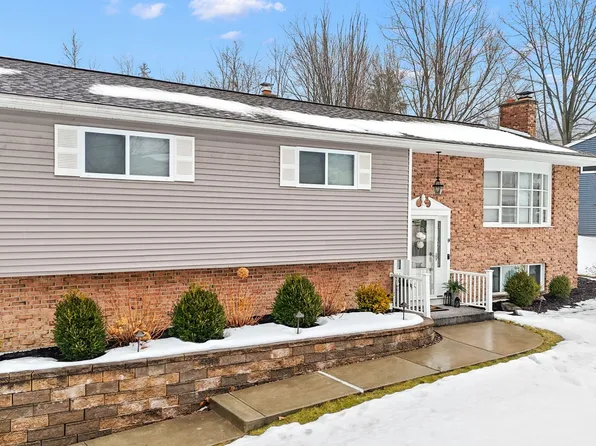 1501 Carnegie Dr, Vestal, NY 13850