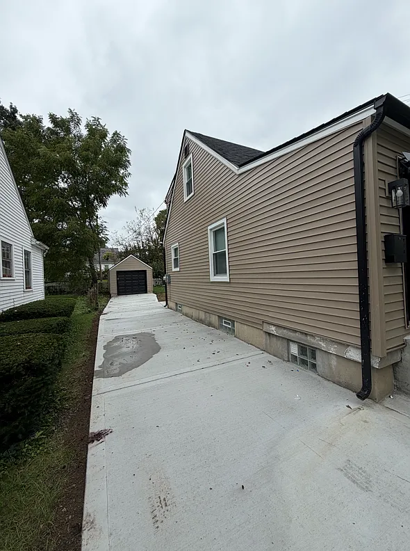 5 bed, 2055 sqft, $2,350 — Photo 2