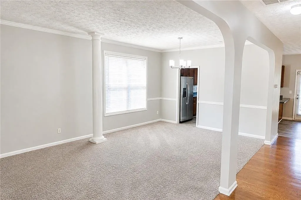 4 bed, 2.5 bath, 2925 sqft, $2,400 — Photo 3