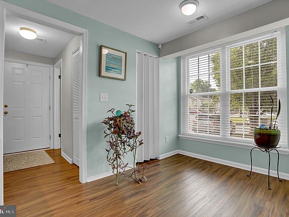 2nd image of 1334 Stockett Sq