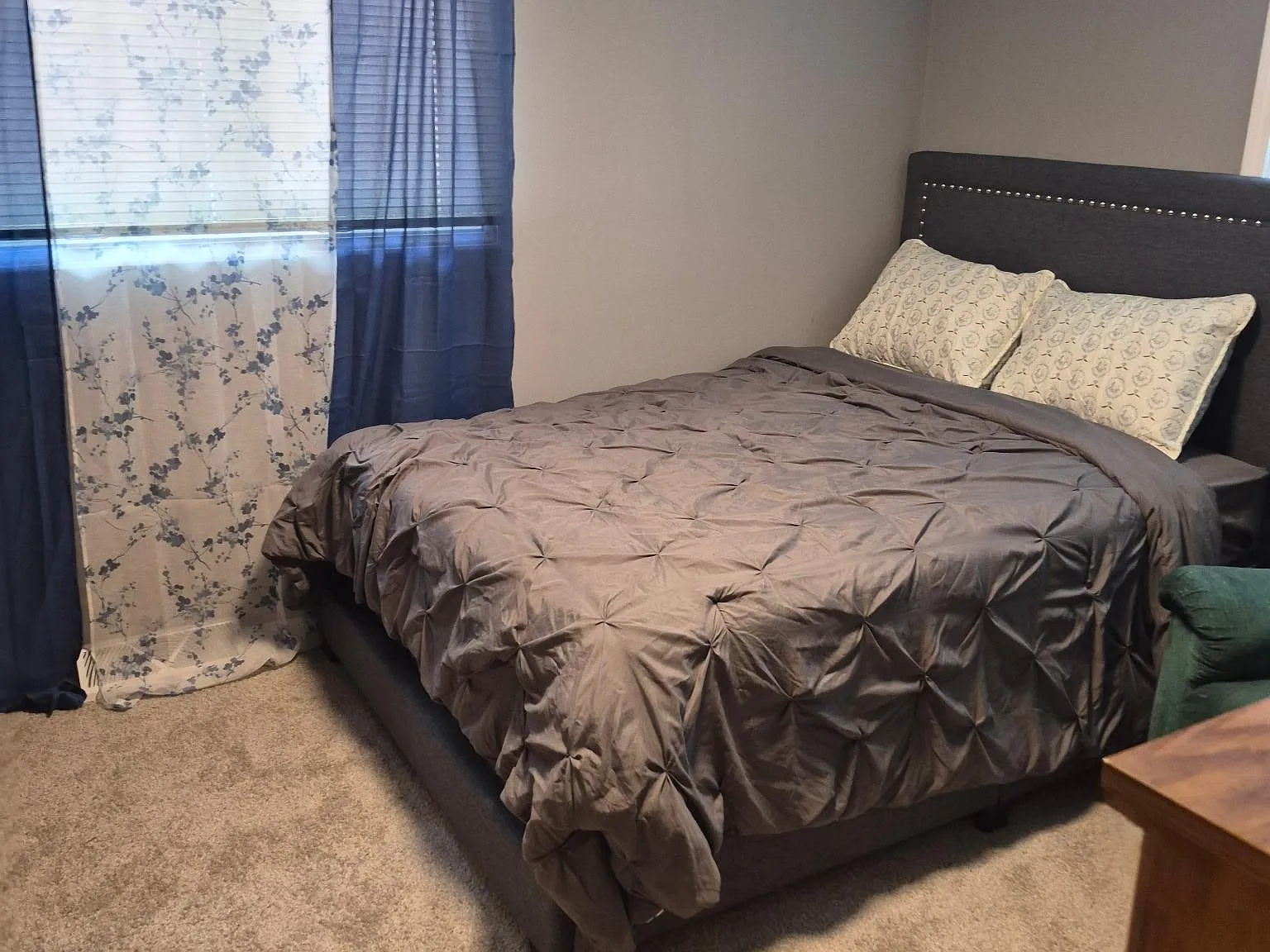4 bed, 2.0 bath, 2500 sqft, $910 — Photo 1