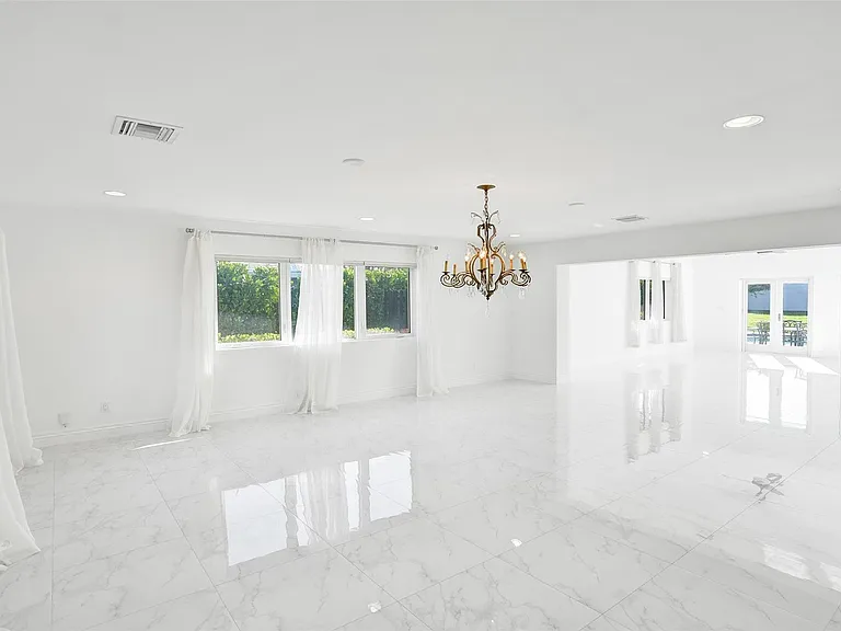 26 Cayuga Rd — Photo 11
