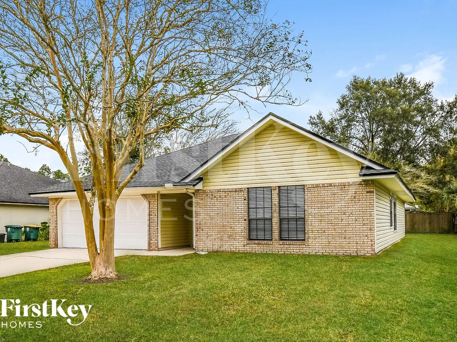 3 bed, 2.0 bath, 1824 sqft, $2,085 — Photo 2