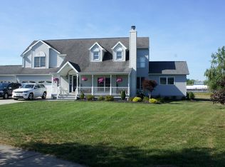 104 Bishops Gate Rd, Grand Island, NY 14072