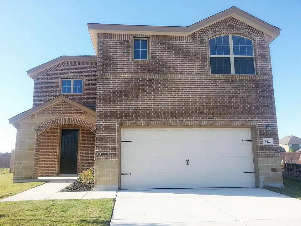 3 bed, 2.5 bath, 2046 sqft, $1,975 — Photo 2