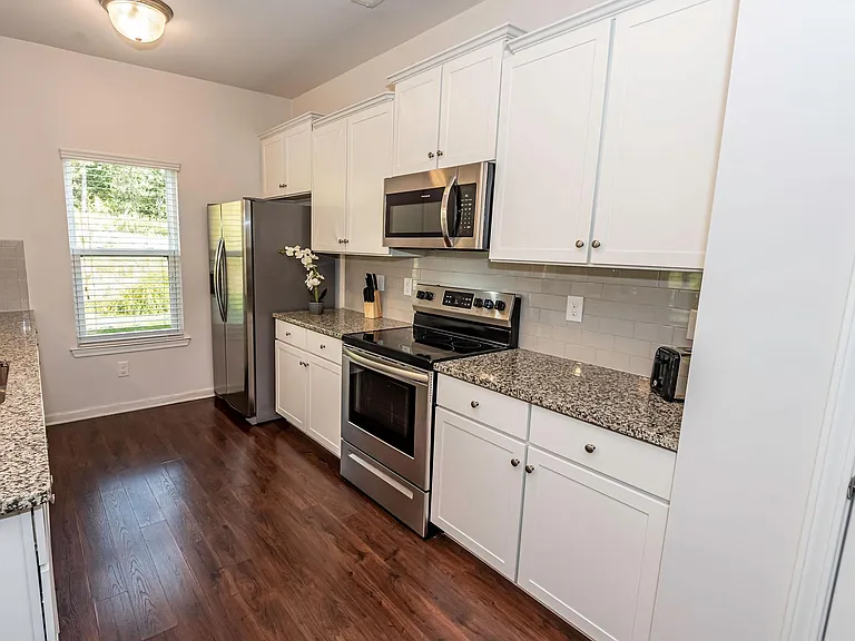 430 Carolyn Ln — Photo 34