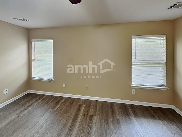 2485 Sheldon Pl — Photo 9