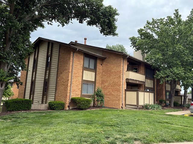 1st image of 7 Fairways Cir #C