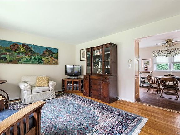 5th image of 3805 Eleanor Dr