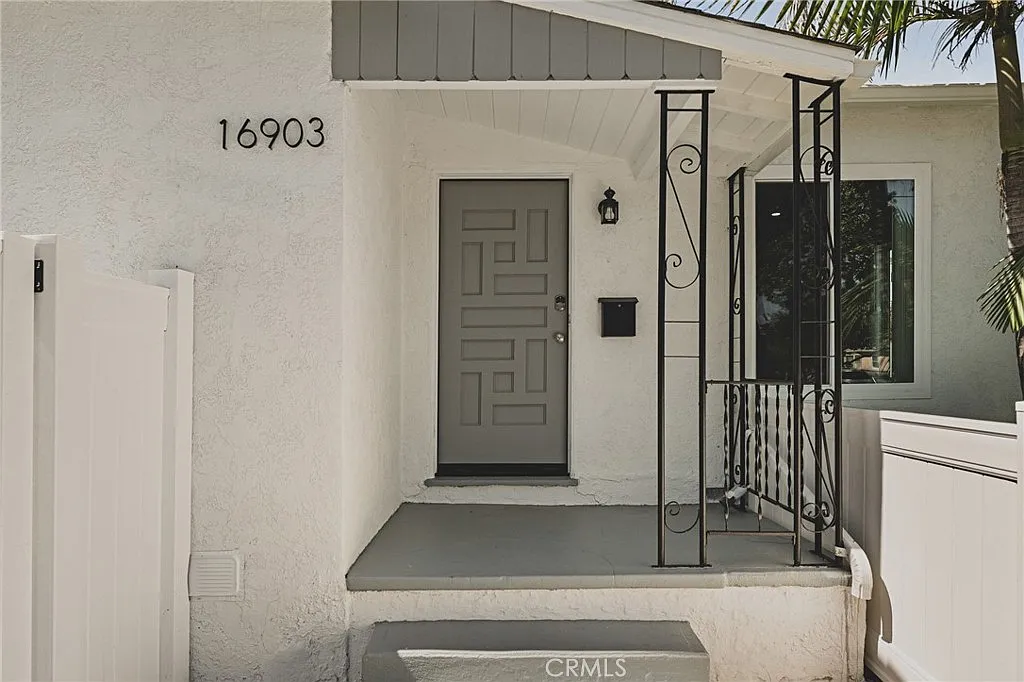3 bed, 2.0 bath, 1300 sqft, $4,300 — Photo 4