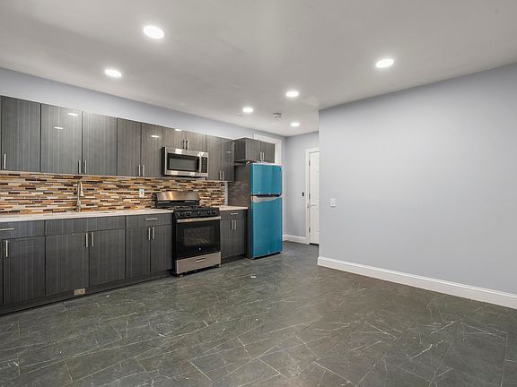 Kitchen, Dinette, Appliances.