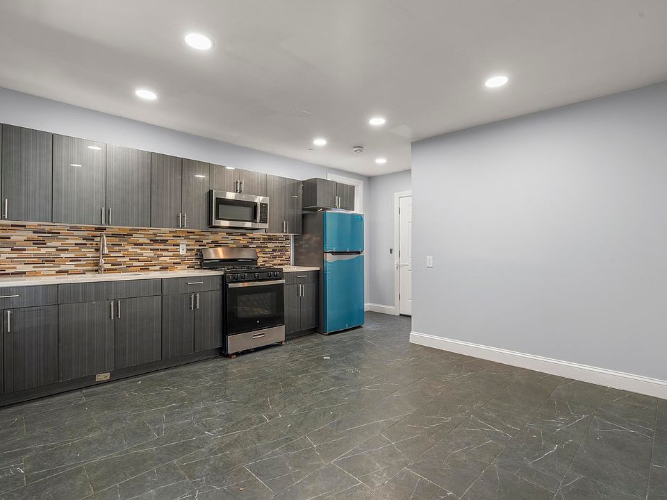 Kitchen, Dinette, Appliances.