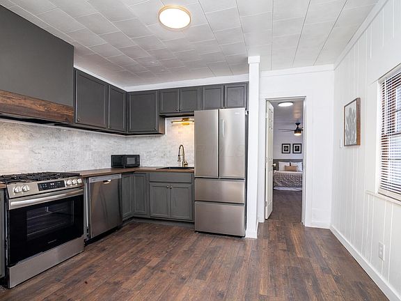 5th image of 409 Lawrence St