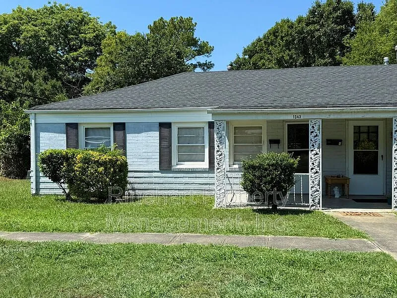 1343 Steed St