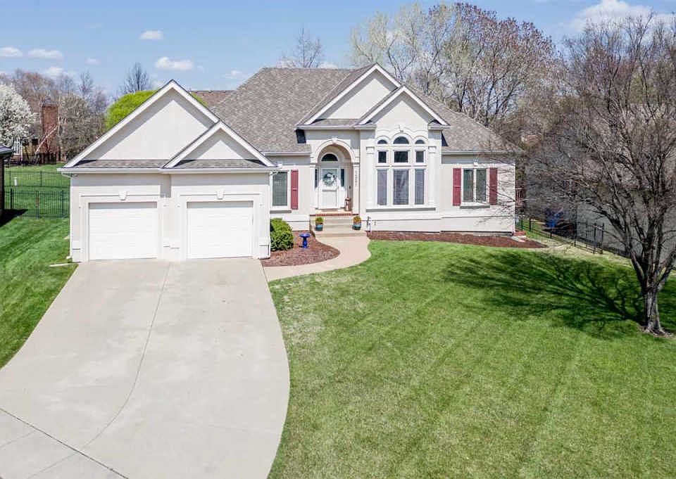 1st image of 1221 N Bracken Ct