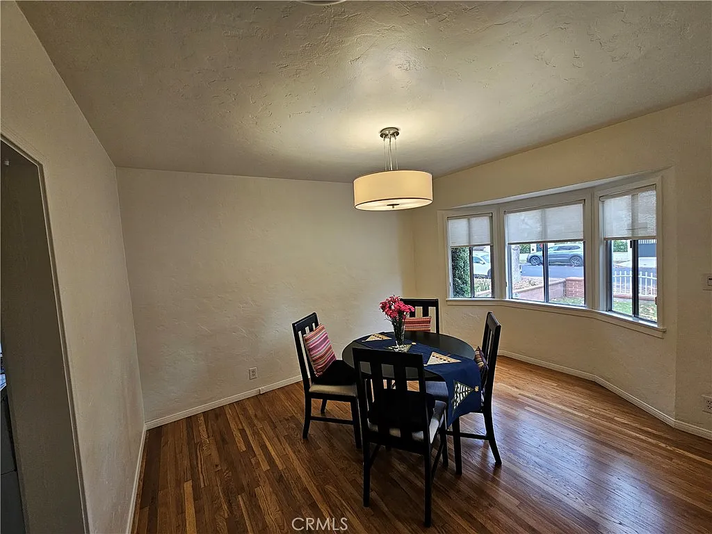 2 bed, 1373 sqft, $4,200 — Photo 4