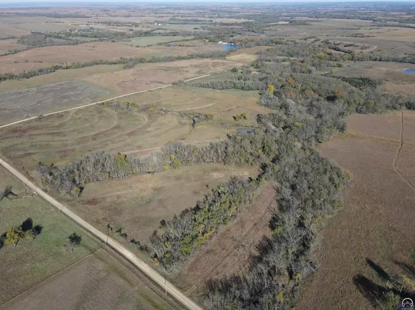 15820 Coyote Rd, Eskridge, KS 66423