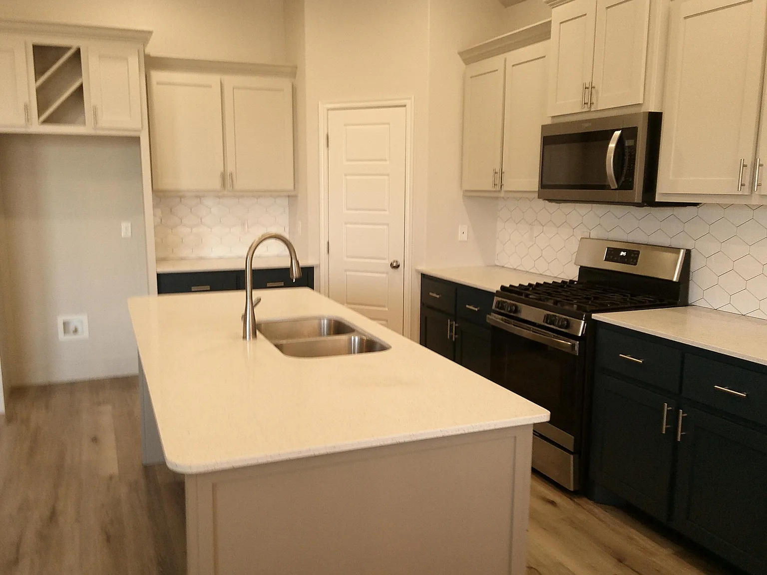 3 bed, 1721 sqft, $1,875 — Photo 3