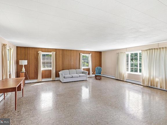 4th image of 4308 Meadowcliff Rd