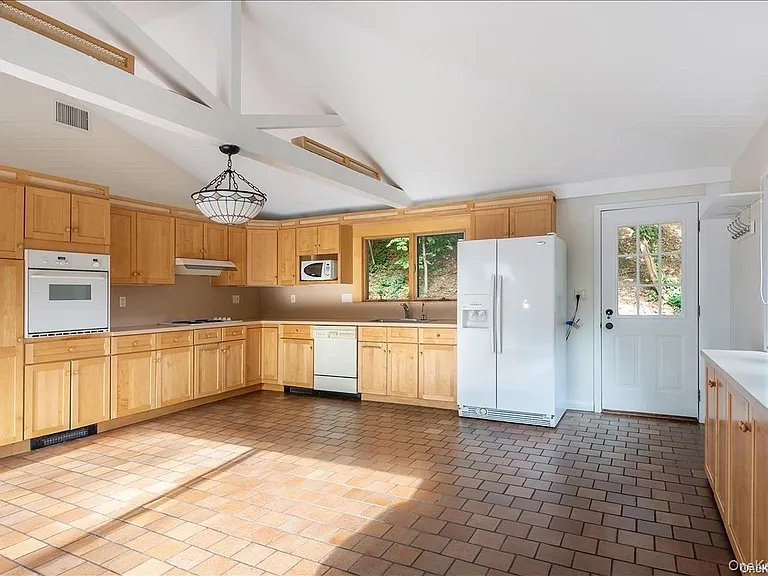 10 Plum Beach Point Rd — Photo 8