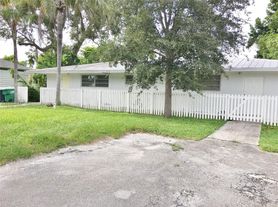 5831 SW 62nd St, Miami, FL