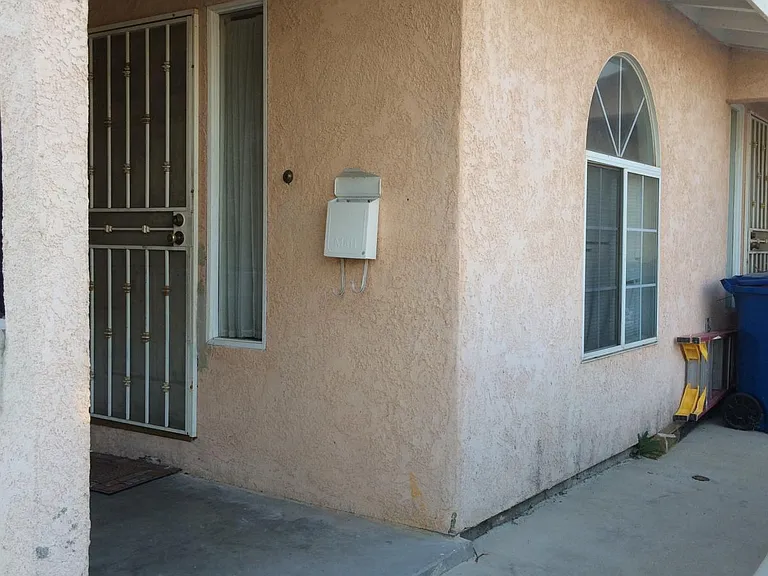 511 N Brand Blvd — Photo 2
