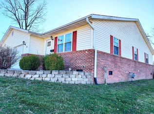 17 Woodmere Dr, Washington, IN
