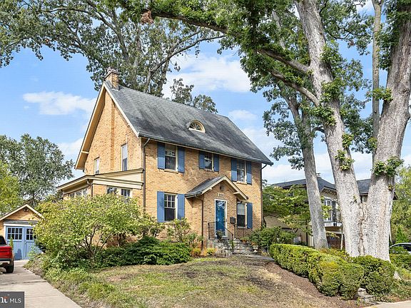2nd image of 304 Fontaine St
