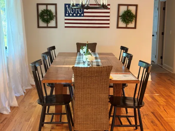 144 Manor Ln, Riverhead, NY 11901