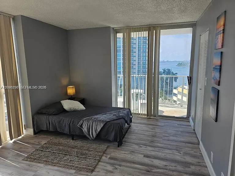 7601 E Treasure Dr #811 — Photo 14