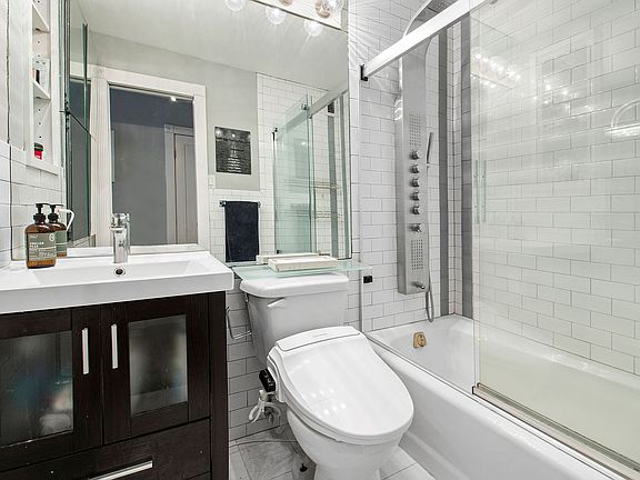 5th image of 222 W 14th St APT 4E