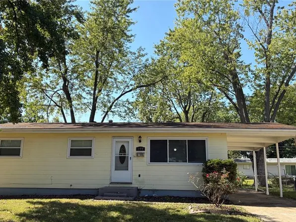 299 Dashwood Dr, Saint Louis, MO 63135