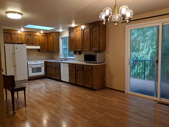 5th image of 17527 201st Ave NE