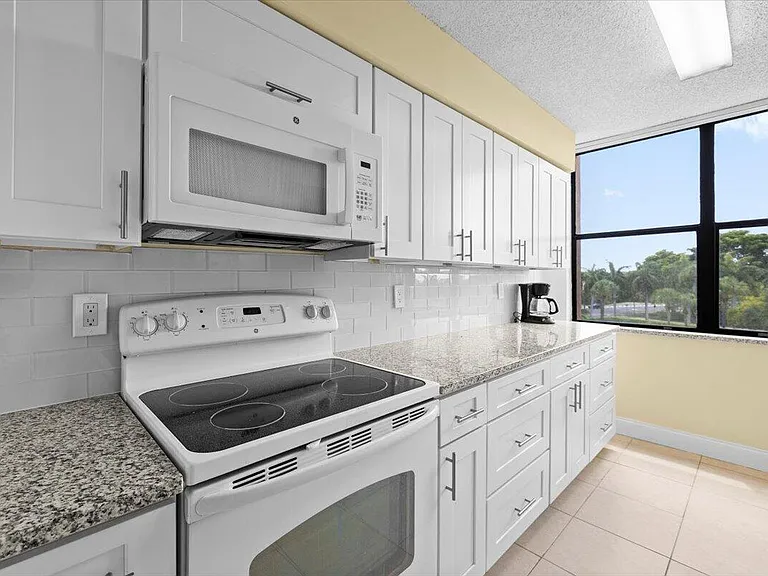 2255 Lindell Blvd #4401 — Photo 11