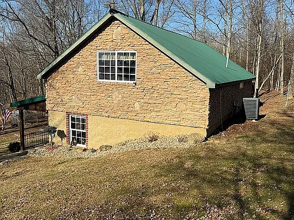 393 Dickens Rd — exterior photo