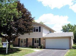 445 Newtown Ct, Bolingbrook, IL 60440