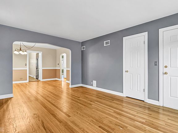 4th image of 5826 N Mulligan Ave #2