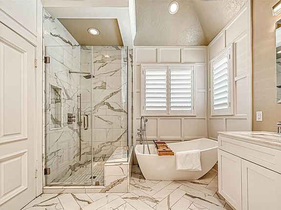 5th image of 263 Wood Loop St