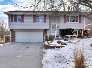11405 Kansas Cir, Omaha, NE 68164